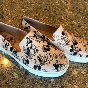 EUC Women’s Melissa Disney slides, 8